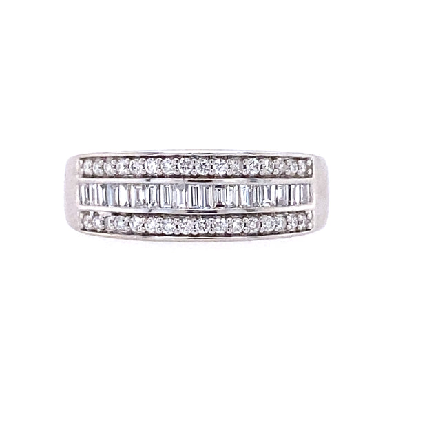 10k White Gold Diamond Fashion Ring